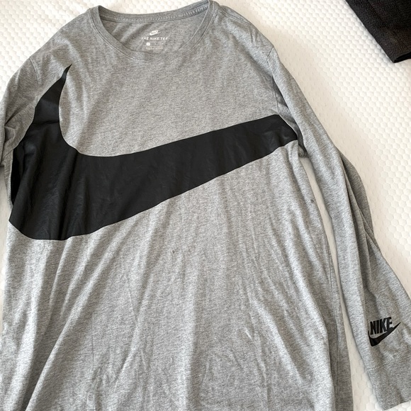 The Nike Tee longsleeve large body logo very nice shirt - Picture 1 of 2